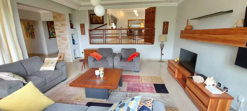 4.4 BD House for rent in Kinyinya